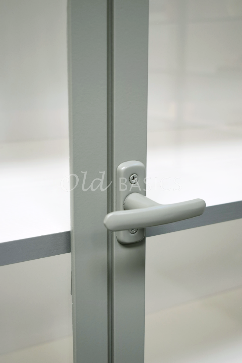 Detail van Apothekerskast Demi, 3 deuren, RAL7033, groen, grijs, materiaal staal